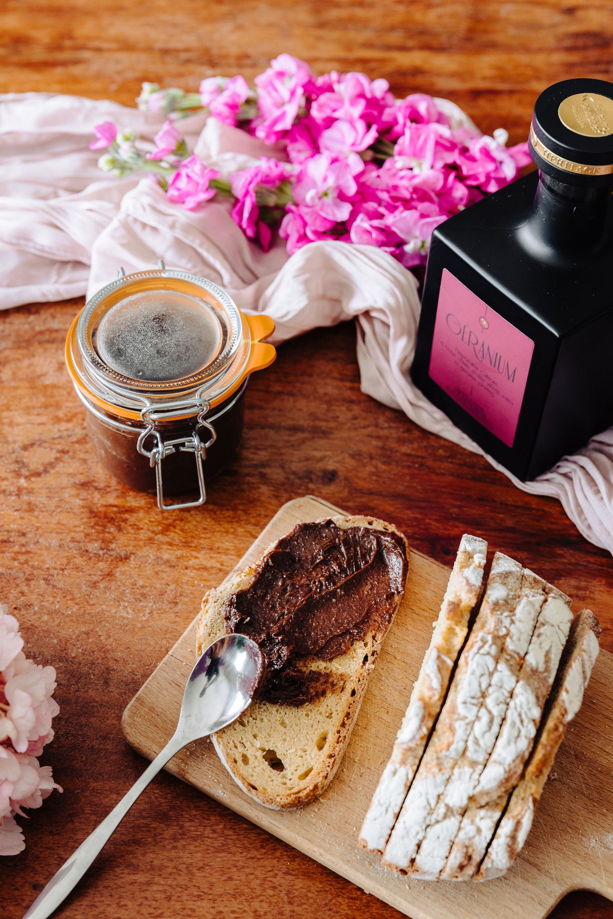 Pâte à tartiner choco-noisette & huile d'olive au géranium rosa