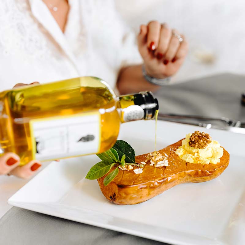 Olio d'oliva con curcuma di Mandja (Chef Marcel Ravin)